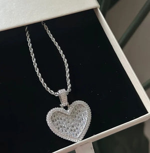 RADIANT LOVE HEART PENDANT NECKLACE