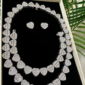 TWINKLING HEARTSTRINGS NECKLACE SET