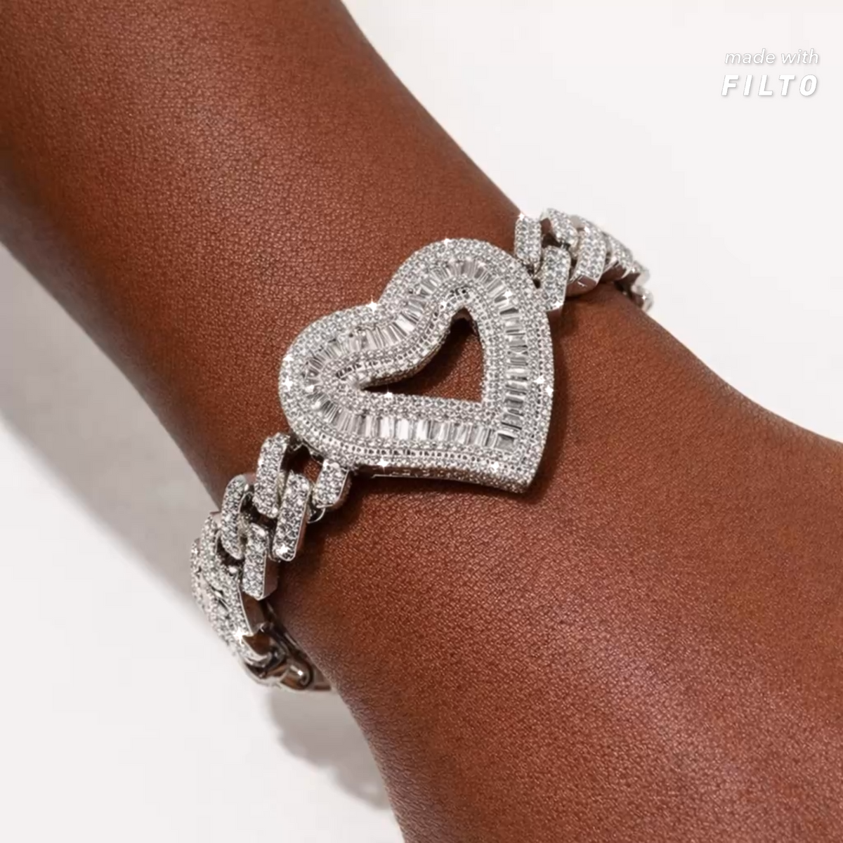 LINKED HEART BRACELET