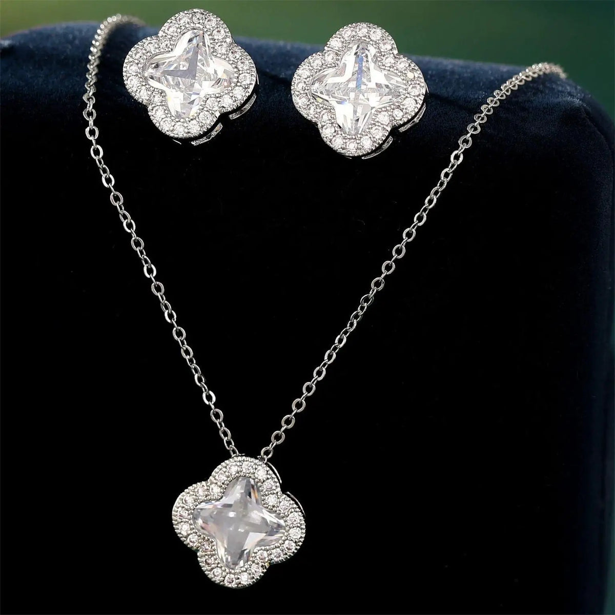DIAMOND DREAMS NECKLACE SET
