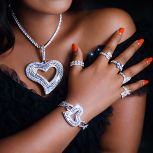 SASSY FASHIONISTA NECKLACE